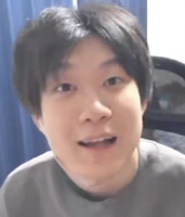 男性,黒髪,部屋,カメラ目線,自撮り